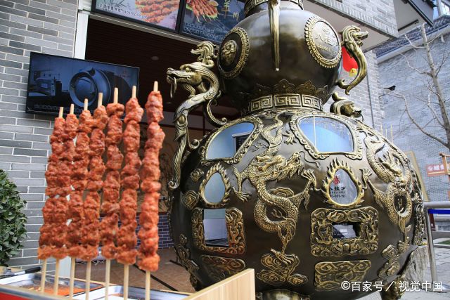 太上老君八卦炉现身闹市,全自动烤肉串色香味俱全,生意火爆